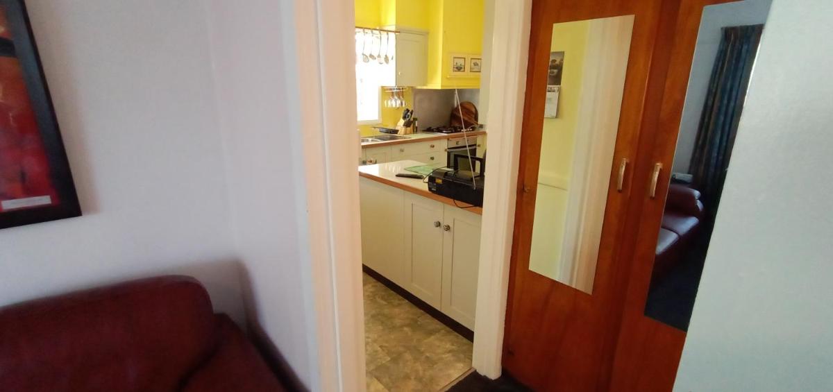 East Geelong - 2 bedrooms - Mimosa Cottage - Housity