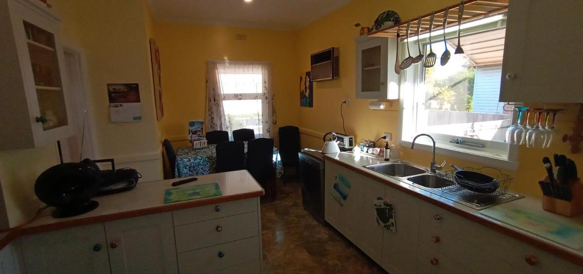 East Geelong - 2 bedrooms - Mimosa Cottage - Housity