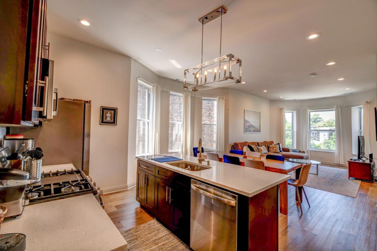Spacious 5-BR Apt next to transit Free Parking - Housity