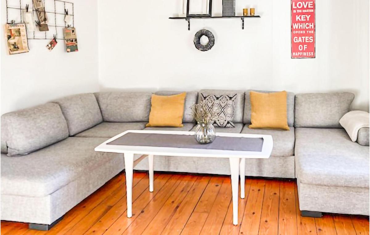 Amazing Home In Bor With Wifi - Housity