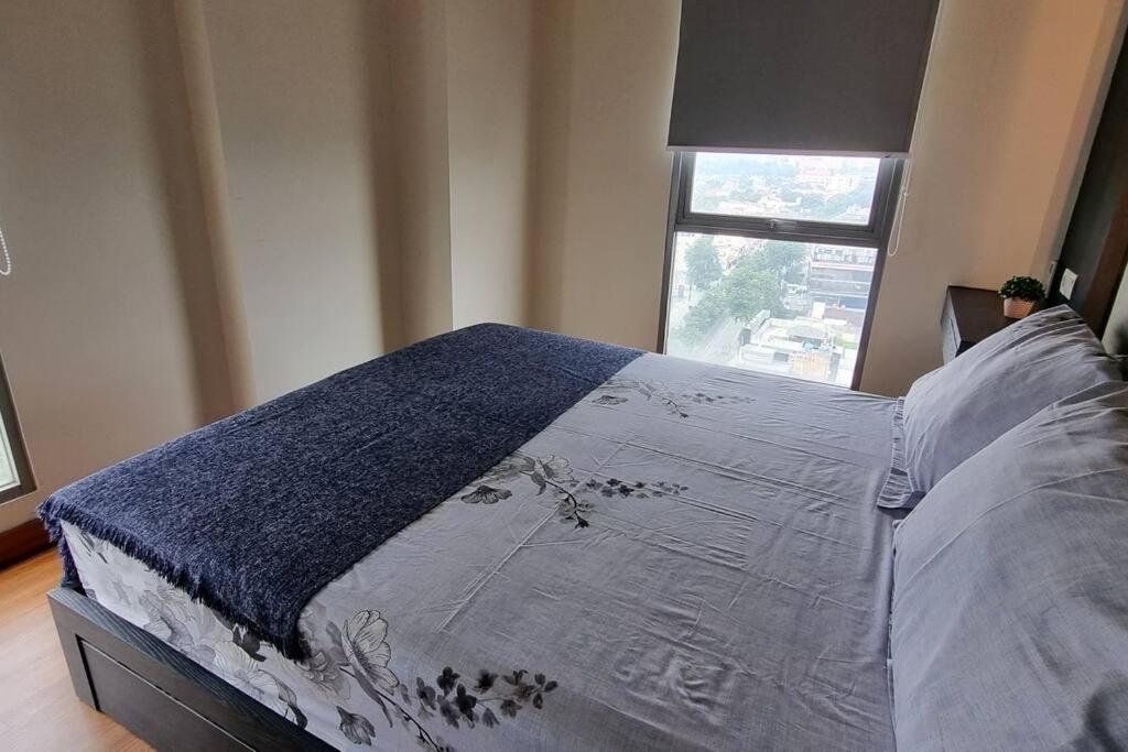 Apt Pejaten Park Residence 2 BR Grey dgn Netflix, Bathub, Pool - Housity
