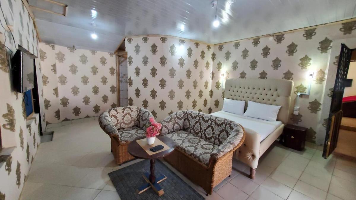 Lovely 4-Bed Villa Family oriented or a smallgroup - Housity