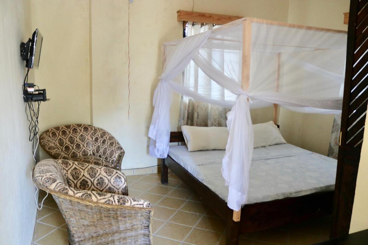 Lovely 4-Bed Villa Family oriented or a smallgroup - Housity