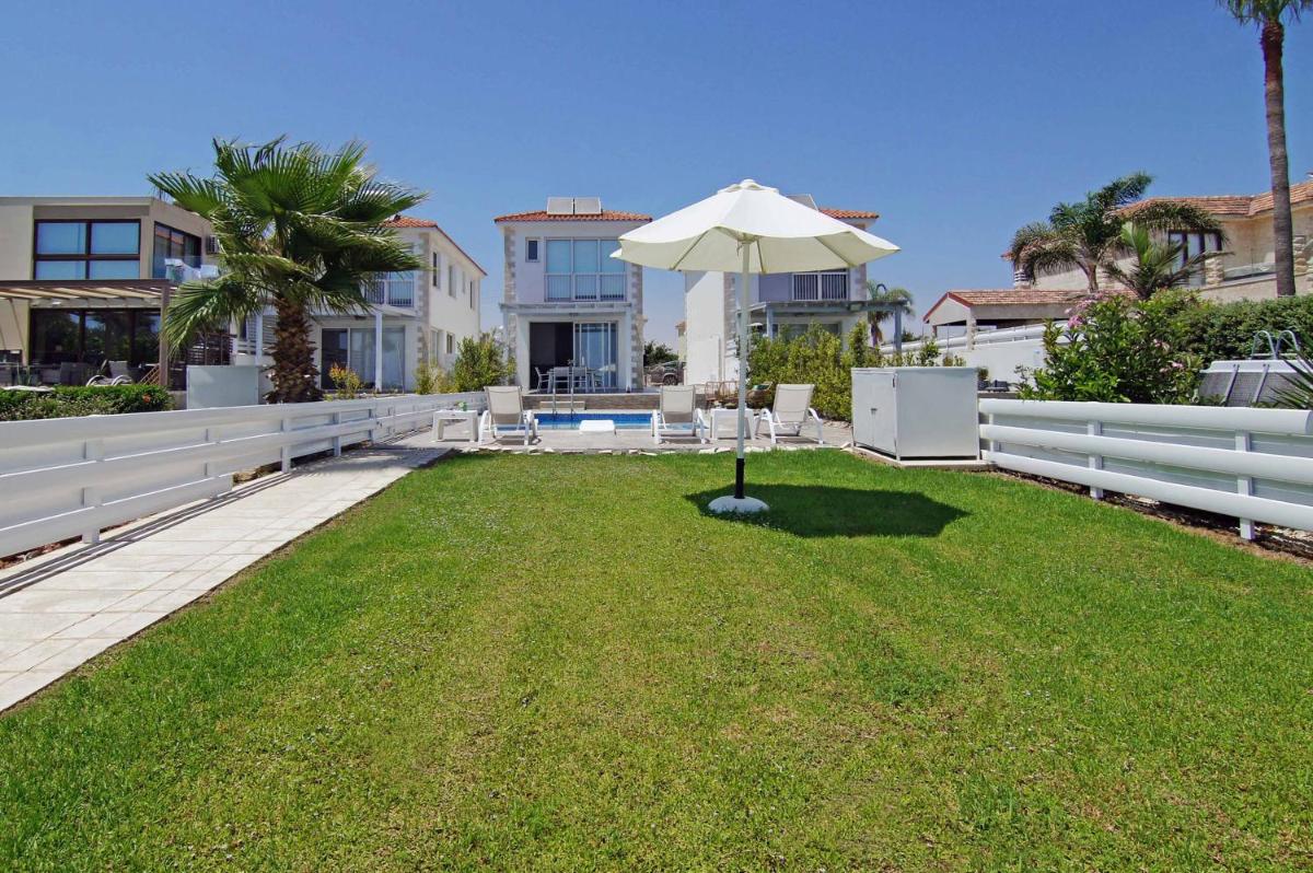 Villa Ivory - Seafront - Housity