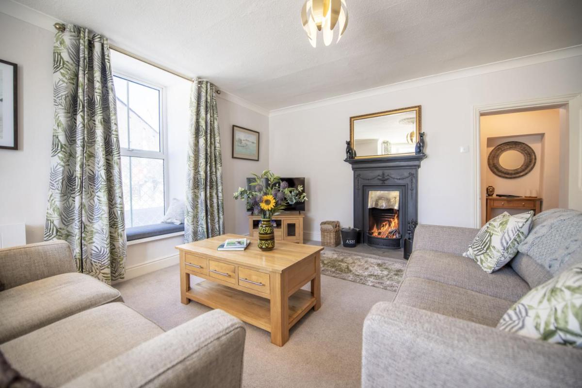 Brook House - Housity