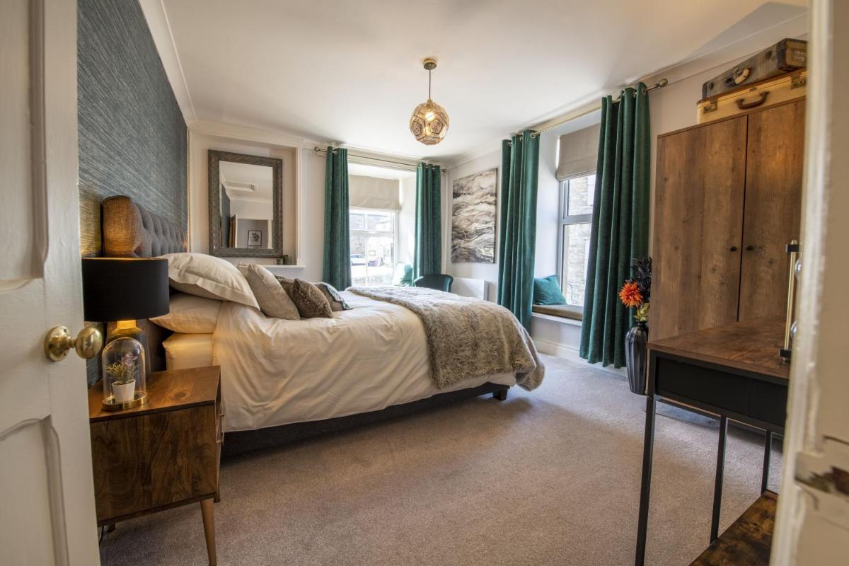 Brook House - Housity