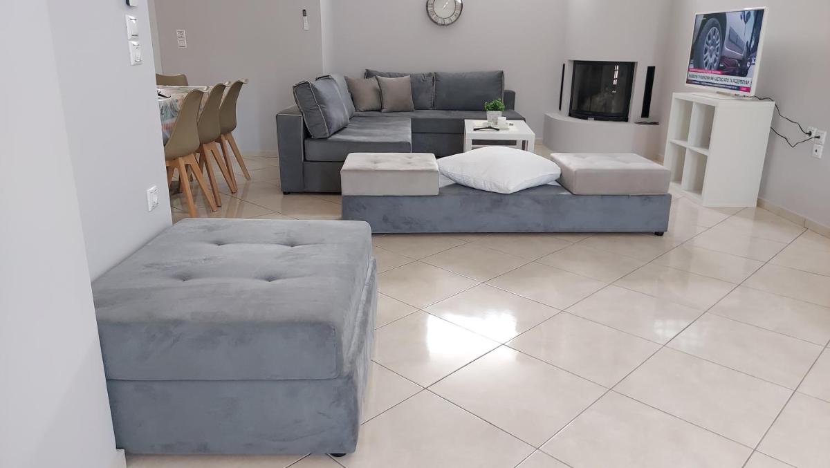 Gianni & Sophia airport house - Housity