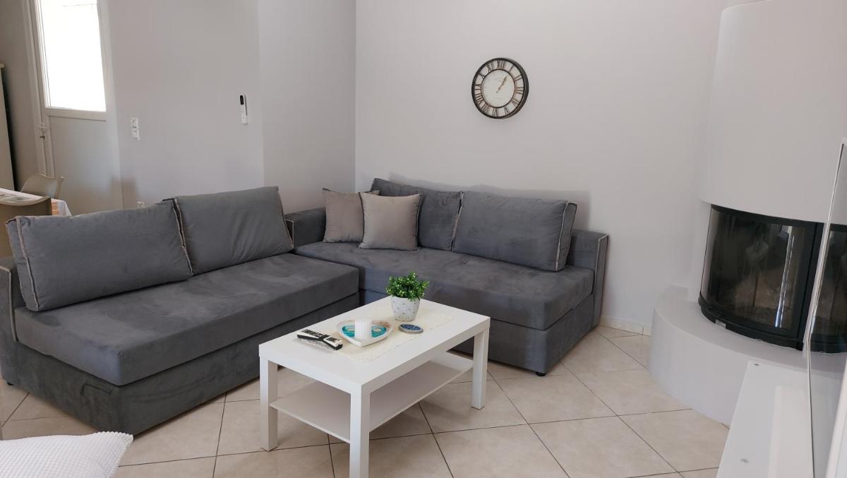 Gianni & Sophia airport house - Housity