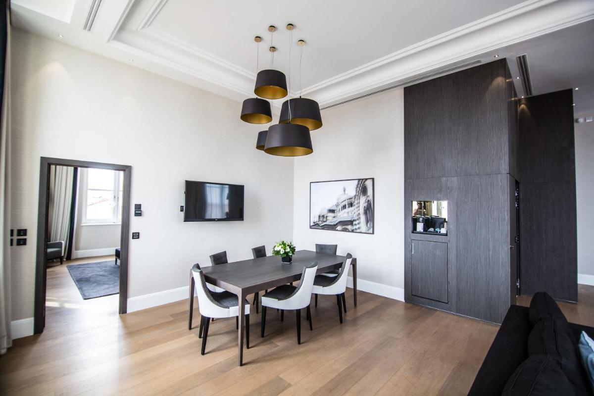 Télévision ou salle de divertissement dans l'établissement InterContinental Marseille - Hotel Dieu by IHG