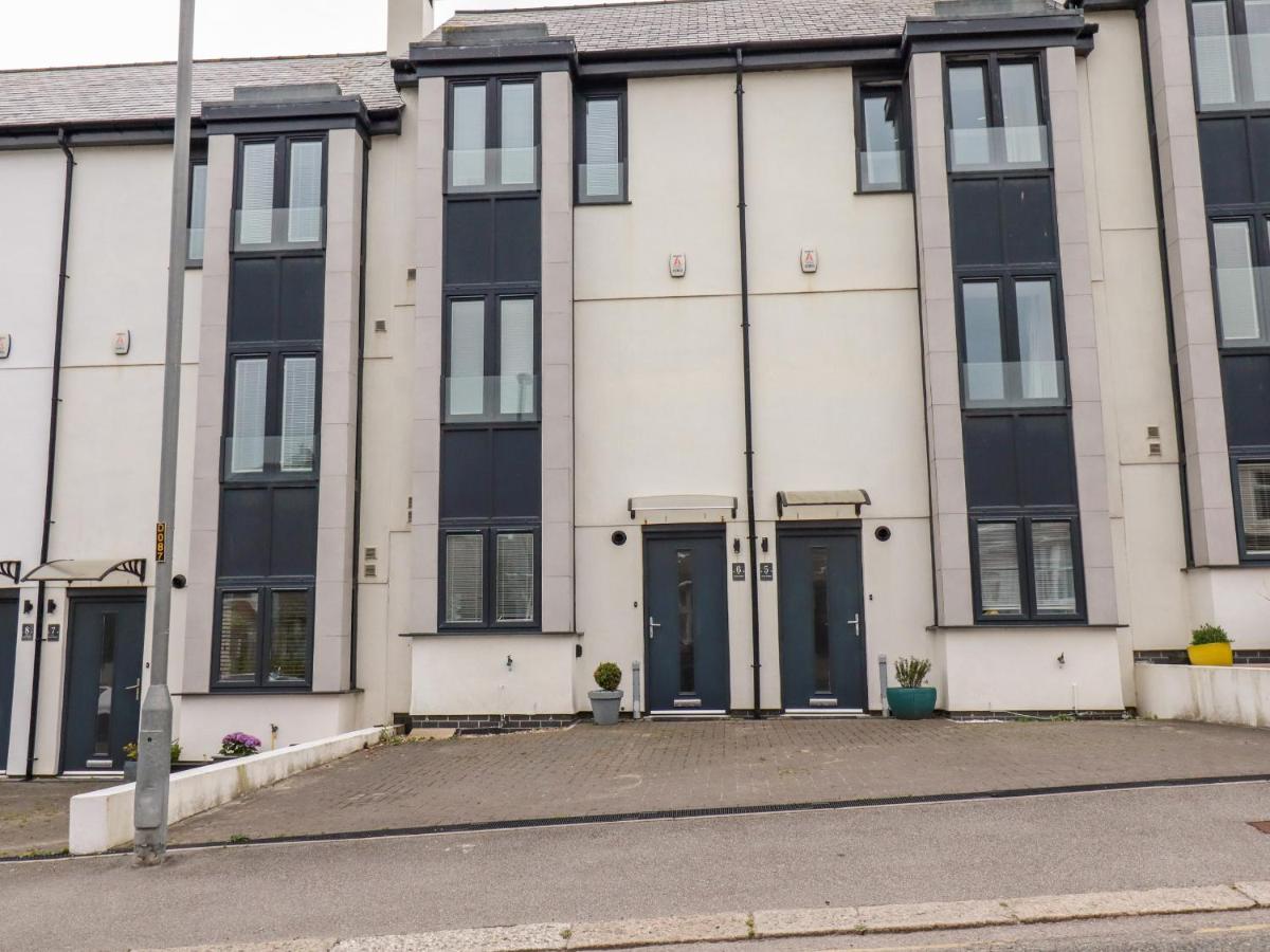 6 Ocean Heights - Housity