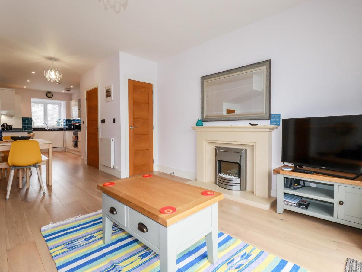 6 Ocean Heights - Housity