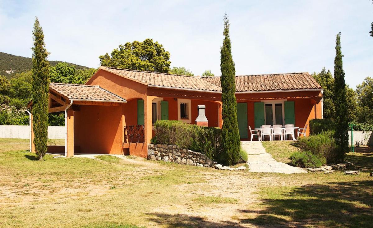 Maison charmante a Rustrel avec piscine et terrasse - Housity