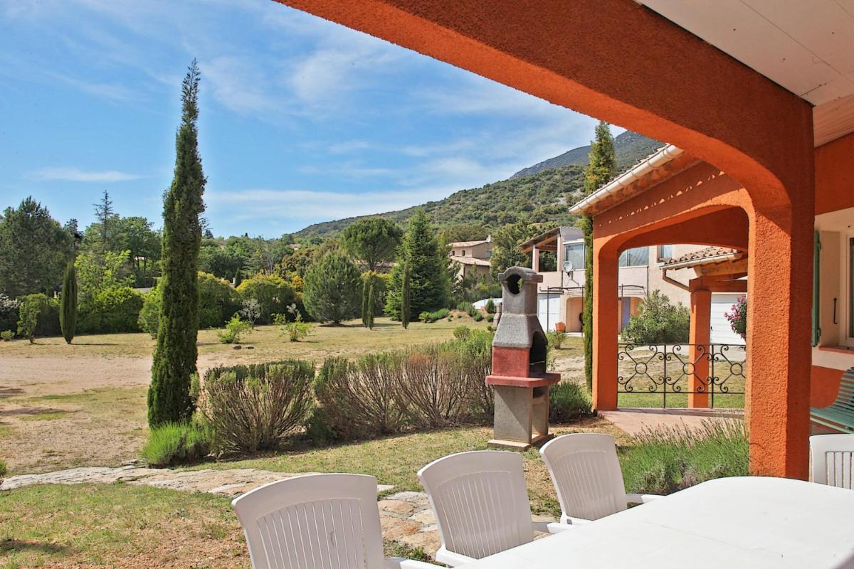 Maison charmante a Rustrel avec piscine et terrasse - Housity