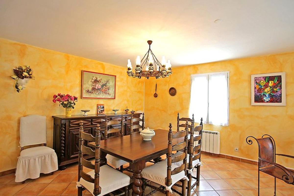Maison charmante a Rustrel avec piscine et terrasse - Housity