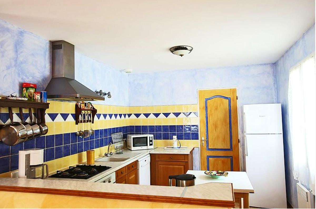 Maison charmante a Rustrel avec piscine et terrasse - Housity