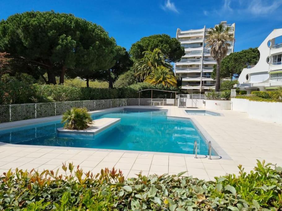 Superbe T2 tout confort 3 étoiles, entièrement renové avec piscine, parking, clim, wifi, Netflix - Housity