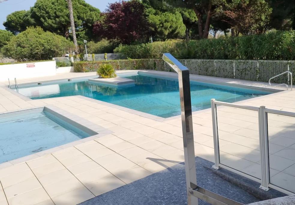Superbe T2 tout confort 3 étoiles, entièrement renové avec piscine, parking, clim, wifi, Netflix - Housity