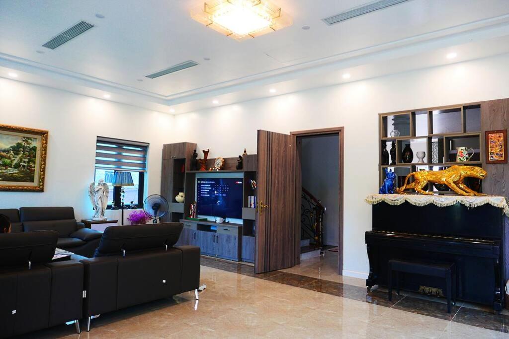 5 Bedrooms Hanoi Get Away Villa With Lake & Mountain View - Housity