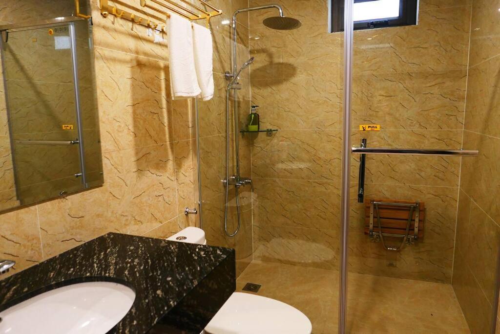 5 Bedrooms Hanoi Get Away Villa With Lake & Mountain View - Housity