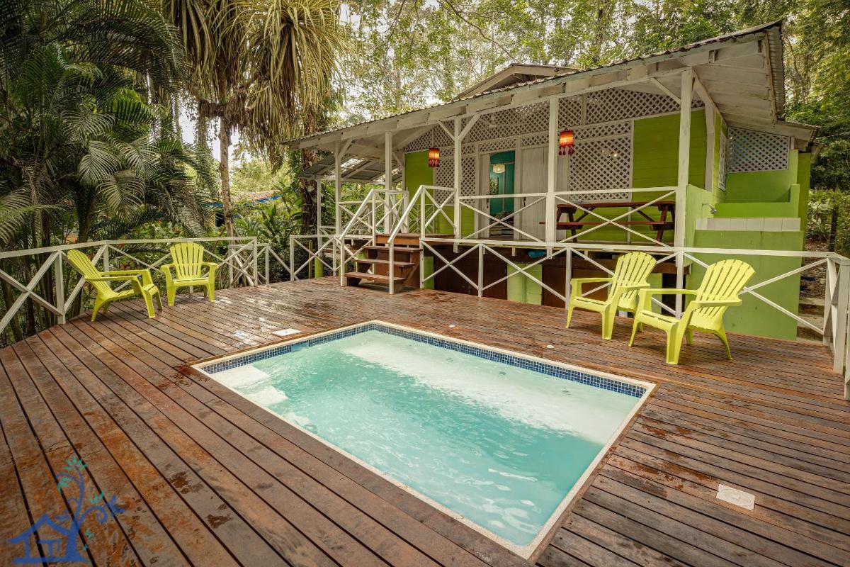 Lovely Casa Cucula Pool House with FiberOp - Housity