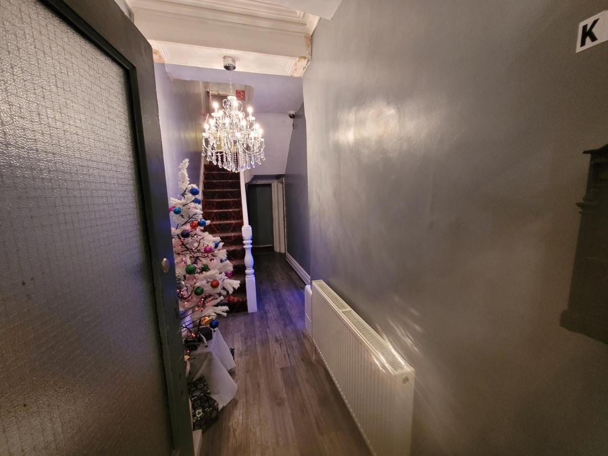 Barrons Hotel - Housity
