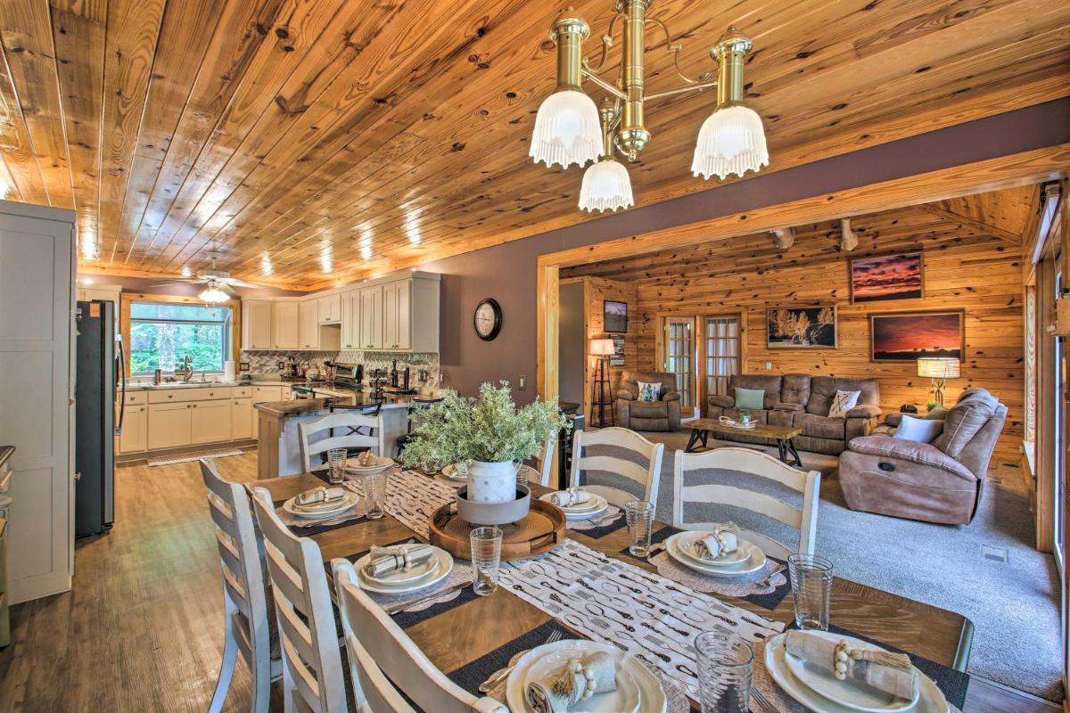 Lakeside Hot Springs Retreat with Kayaks and Boat Dock - Housity