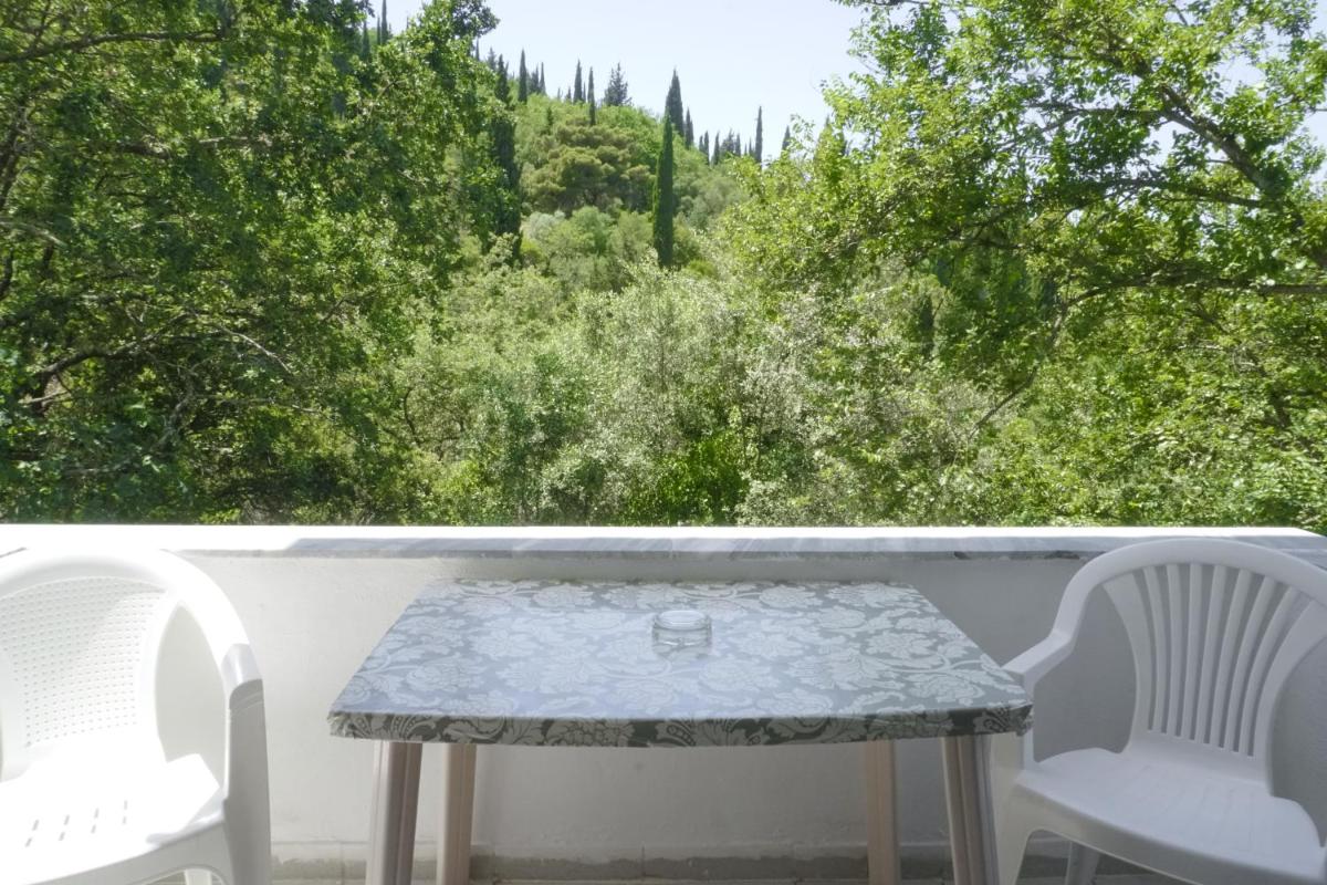 Corfu Room - Housity