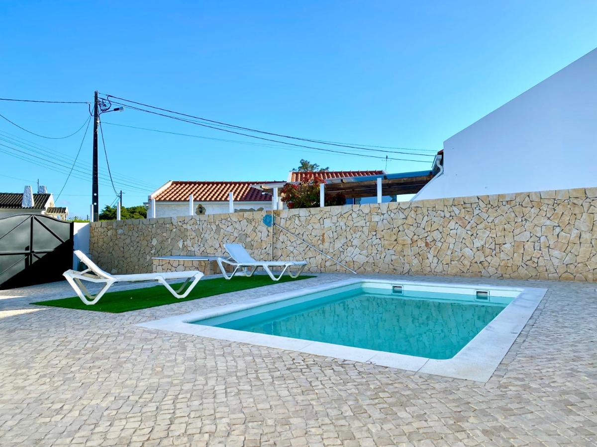 Countryside House in Ericeira - 5 min from Beach, with Salt Water Pool & BBQ - Housity