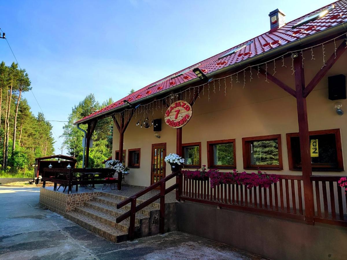 Zajazd SIÓDEMKA - Housity