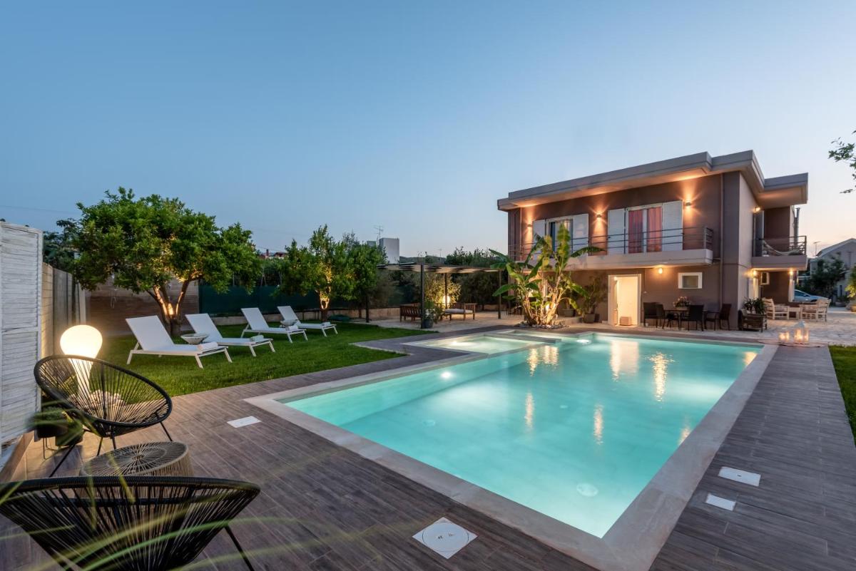 Elenas Home - Dream & Love apts w Private pool - Housity