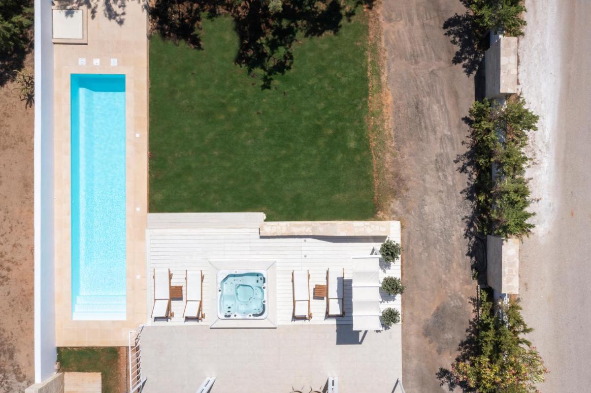 Sea View White Villa - Housity