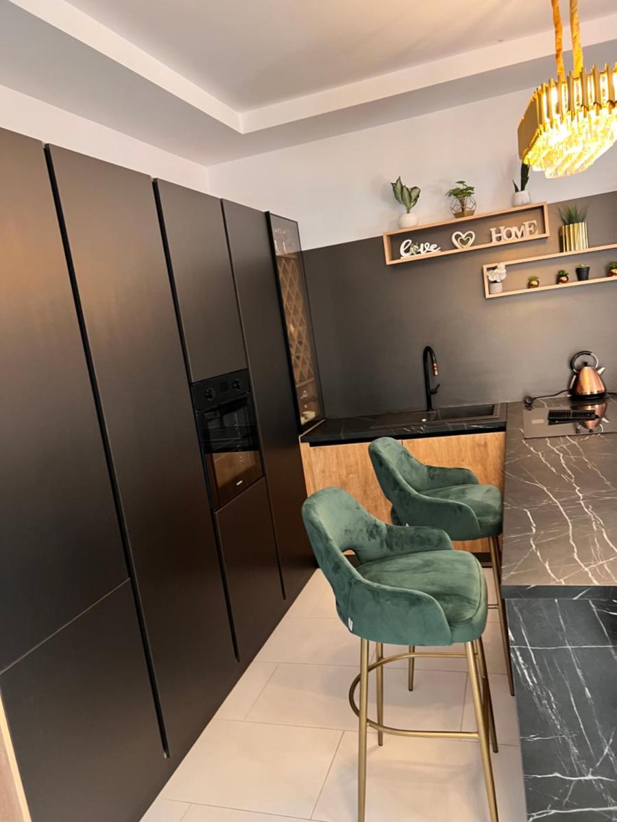 Luxury House - Housity