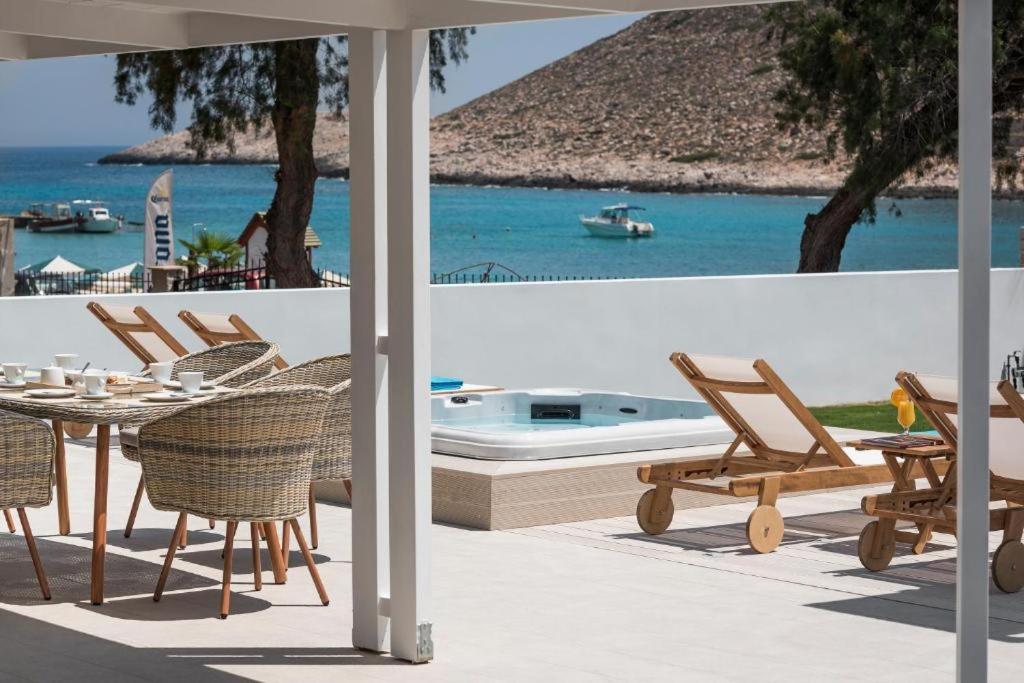 Sea View White Villa - Housity