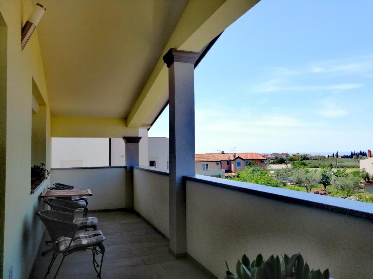 7 PALMI Novigrad - Housity