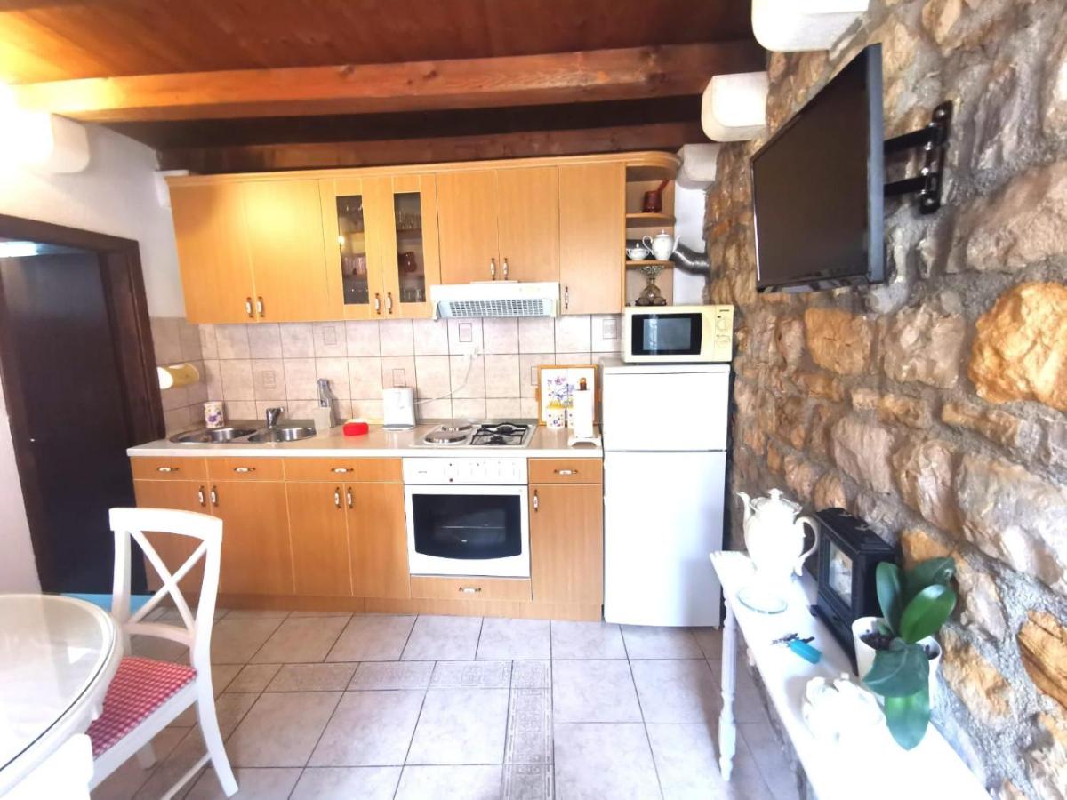 Stone house Castellum - Hizvo