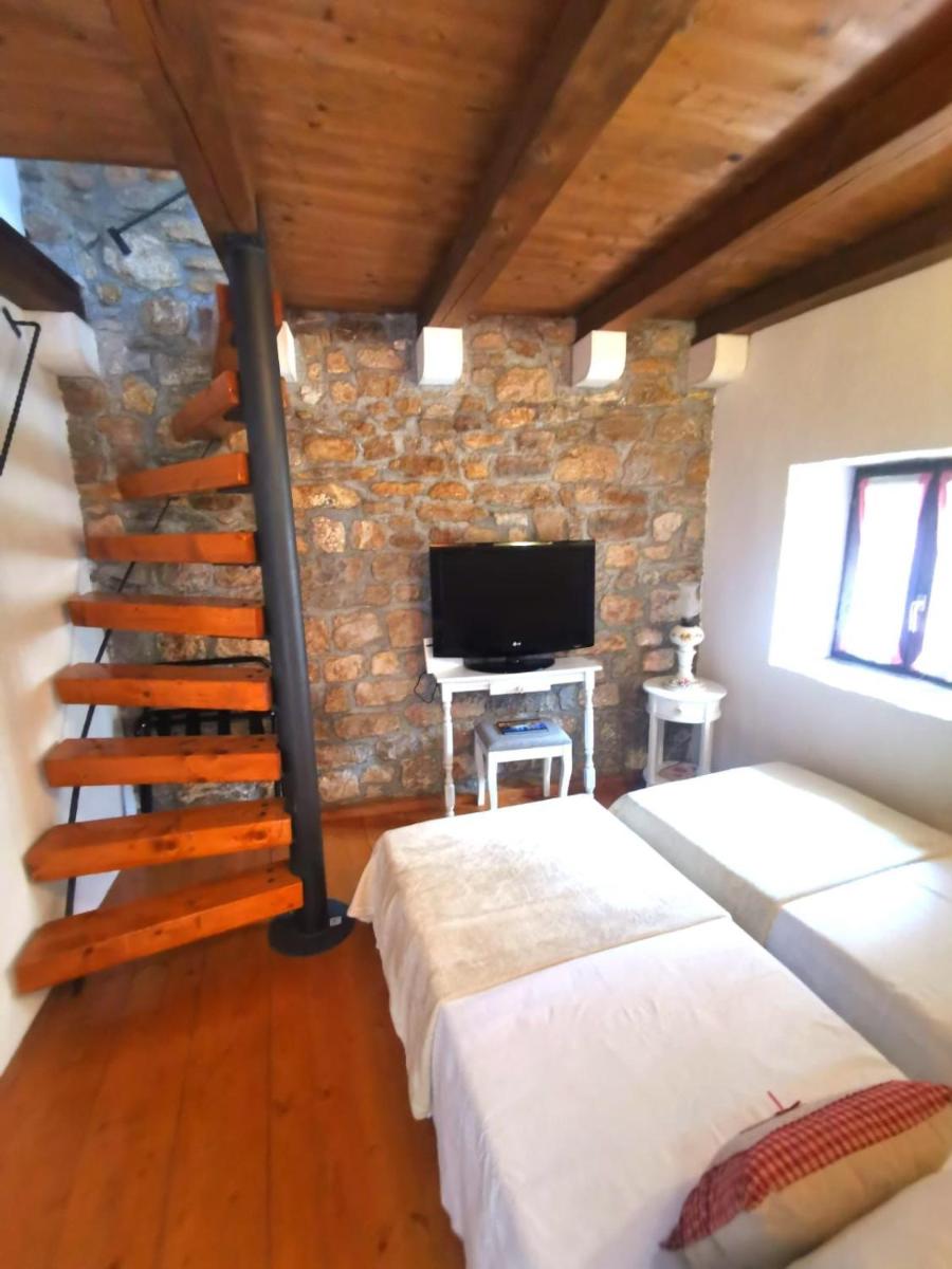 Stone house Castellum - Hizvo