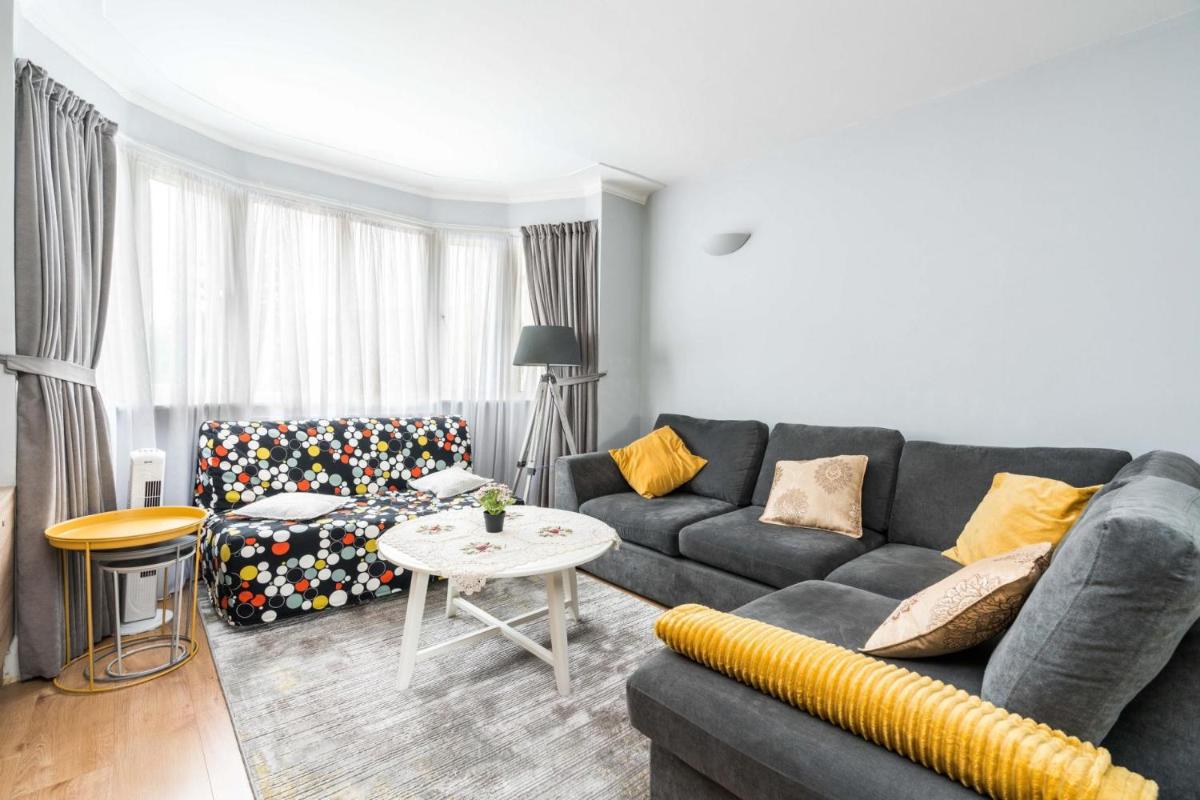 Sleek 2BD Home close Brent Cross Shopping Centre - Housity