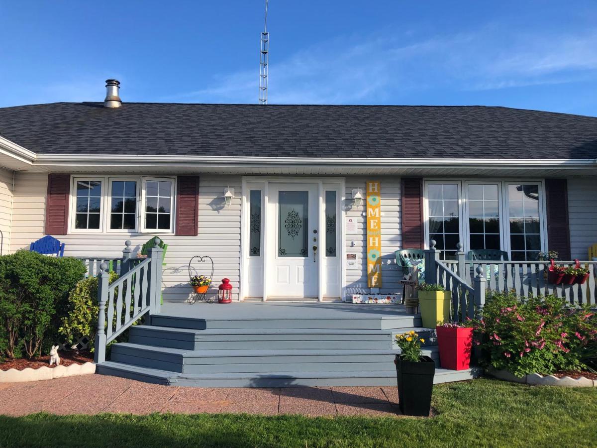 Baker Shore Bed and Breakfast - Housity