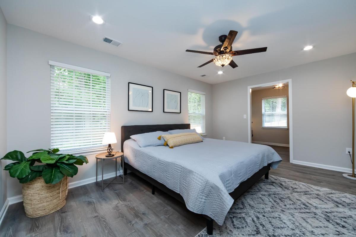 Brandnew Spacious 4 BR House minutes to Uptown Charlotte - Housity