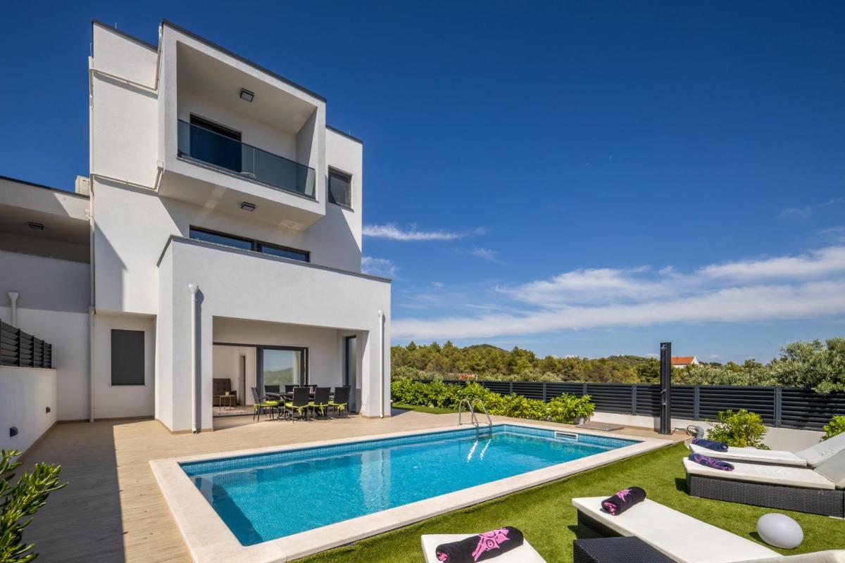 Villa Colin Tribunj - Housity