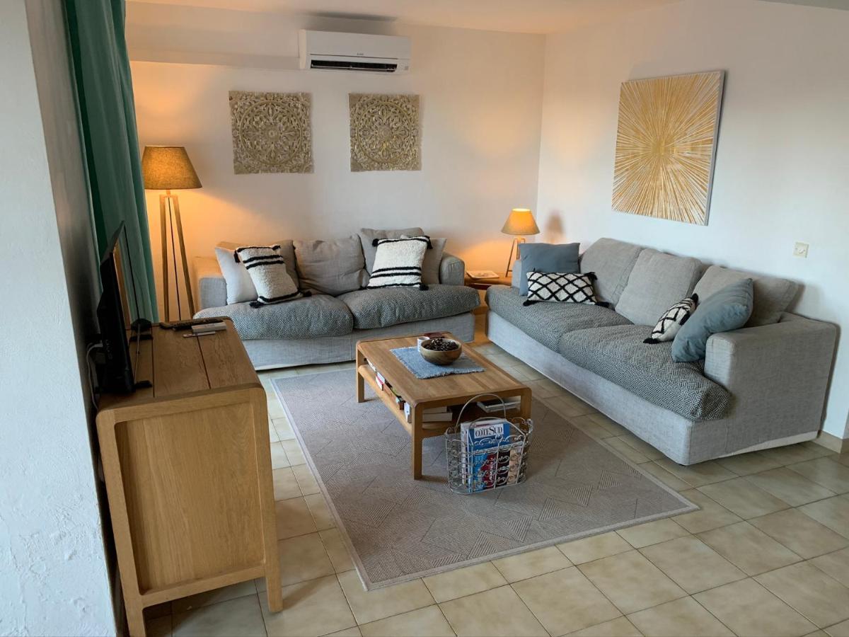 Boutique Villa with Shared Pool, Air Con, WiFi, TV - Housity