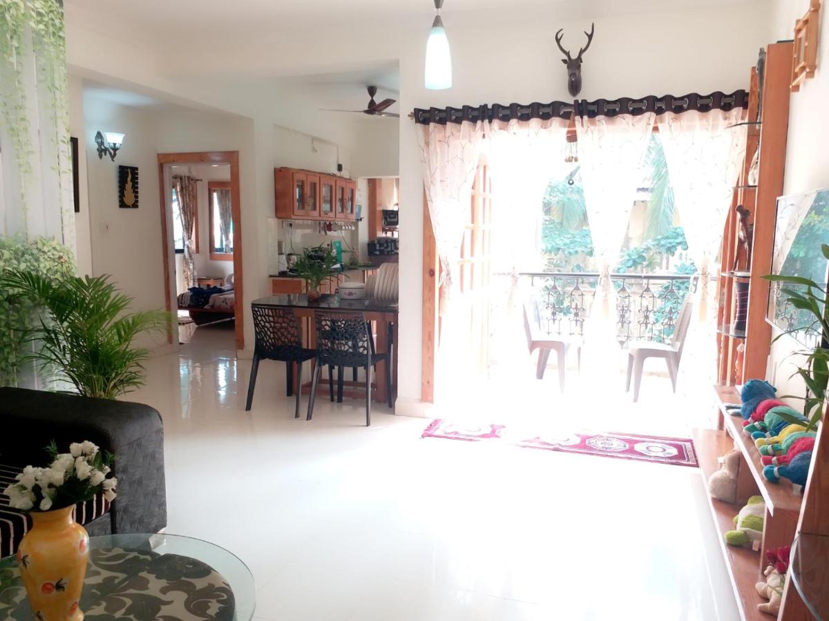 Amazing 2BHK with AC,Wi-Fi,Pool,Power backup,Kitchen,1km Calangute Beach - Housity