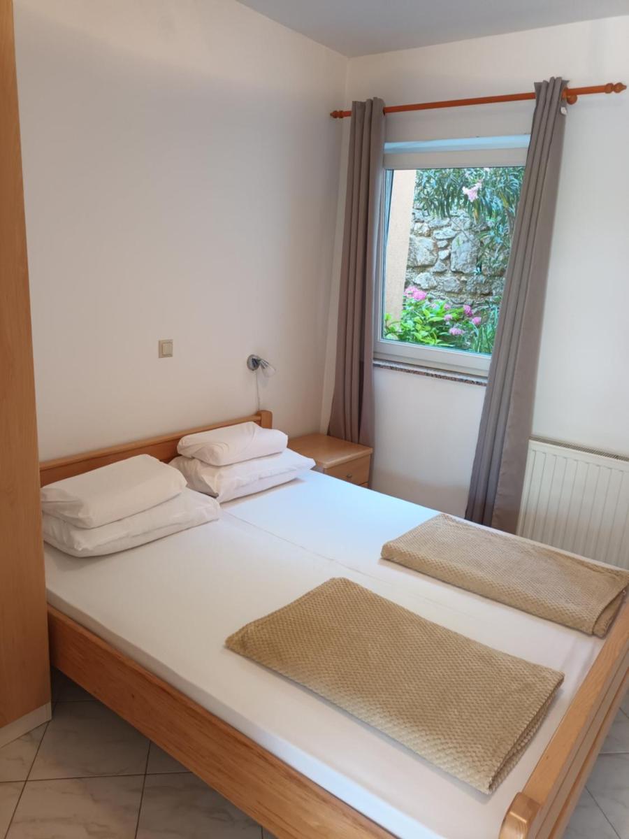 SEA & HONEY - Housity