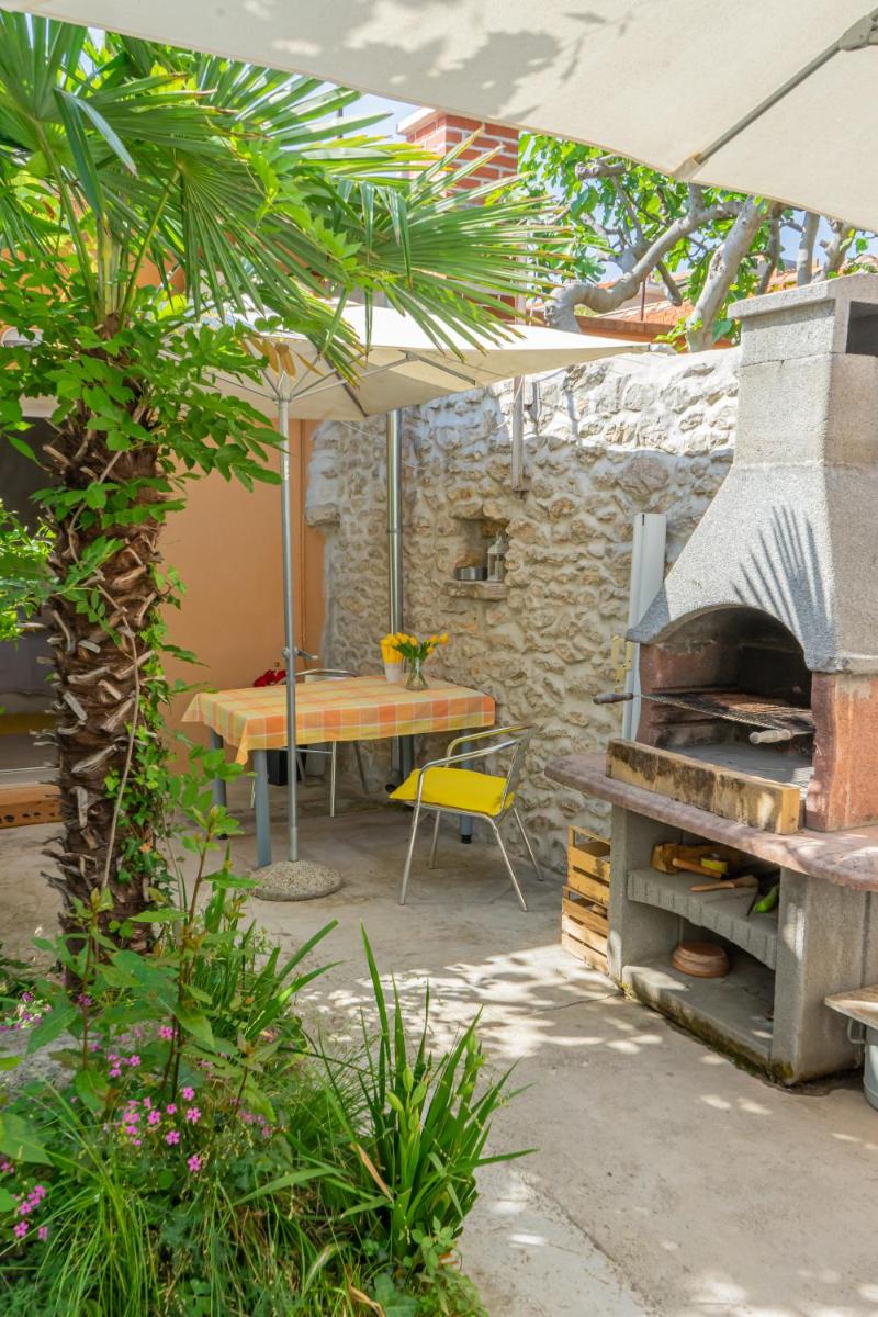 Eleonora Apartments - Housity