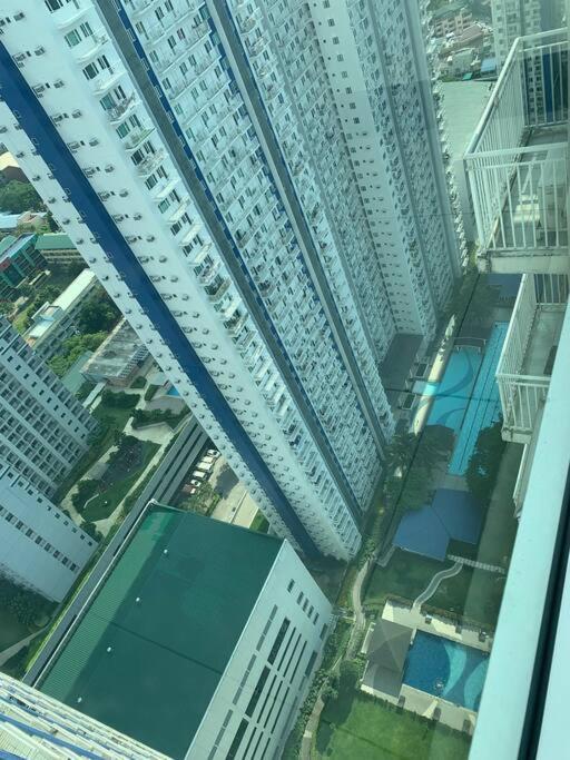 Lovely Condo with 1 Bed Room, Pool and Gym. - Housity