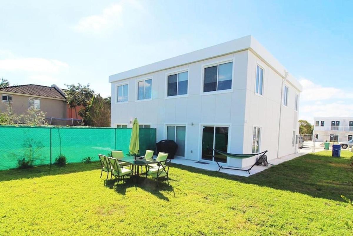 Promotion! Lux & Modern 4BR 4BA House by Miami Zoo Gateway to Florida Keys - Housity