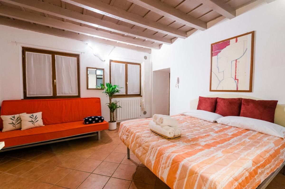 Old Town Square - Housity