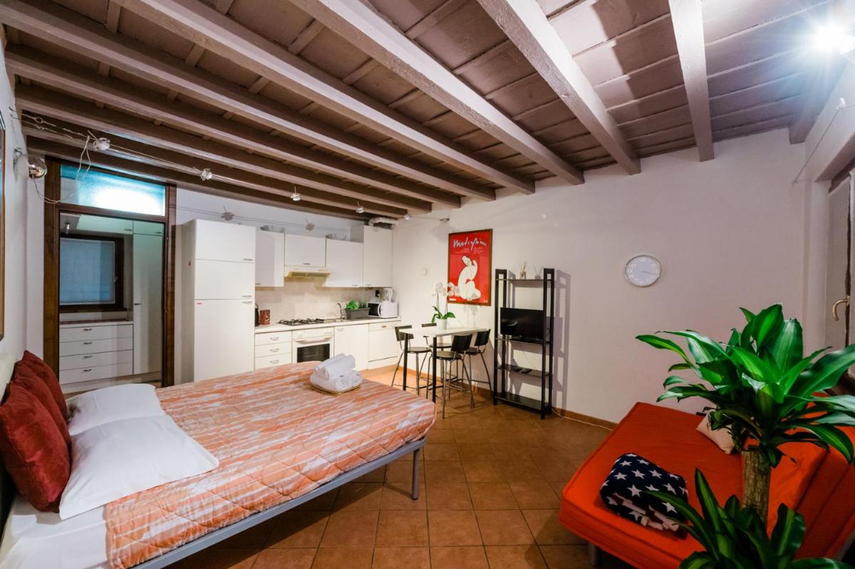 Old Town Square - Housity