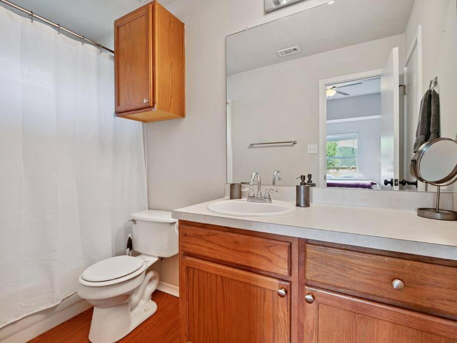 Cozy Getaway, Minutes from Austin! - Housity