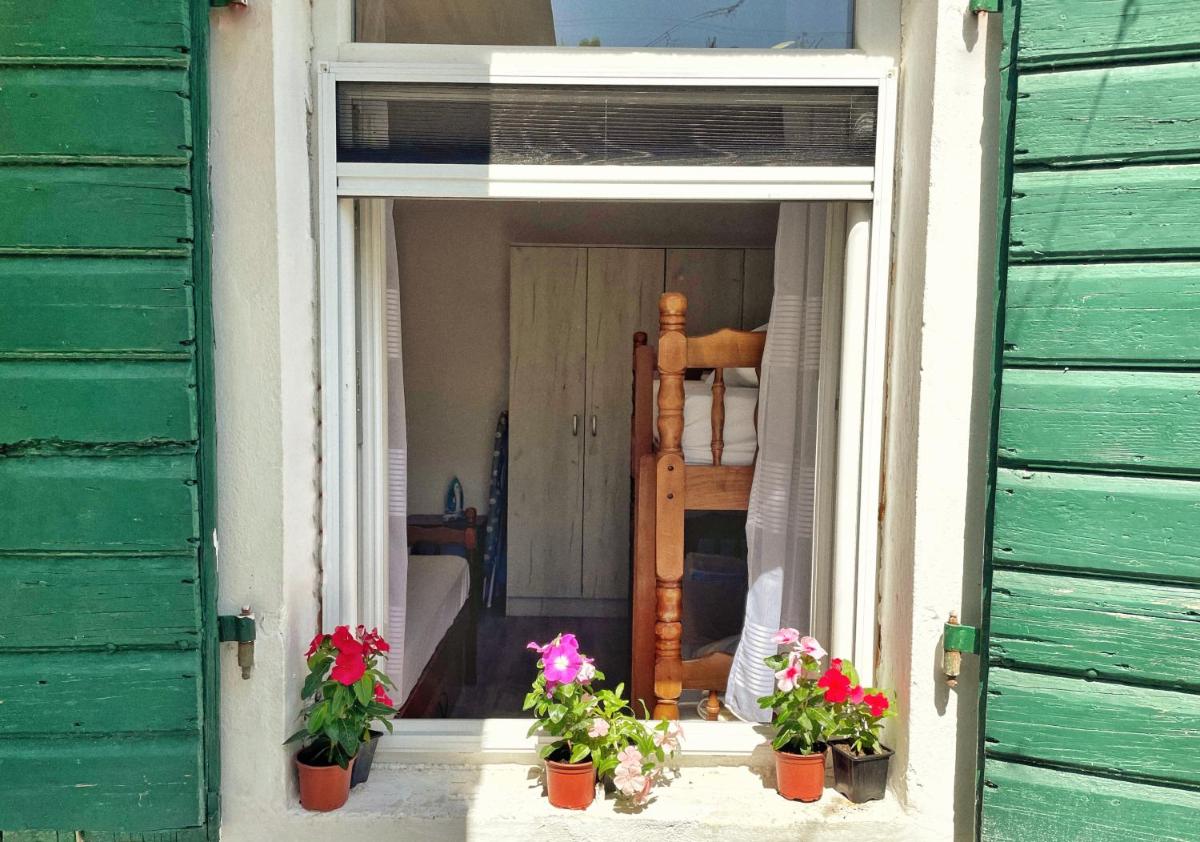 1-bedroom apartment with 3 beds + private parking - Housity